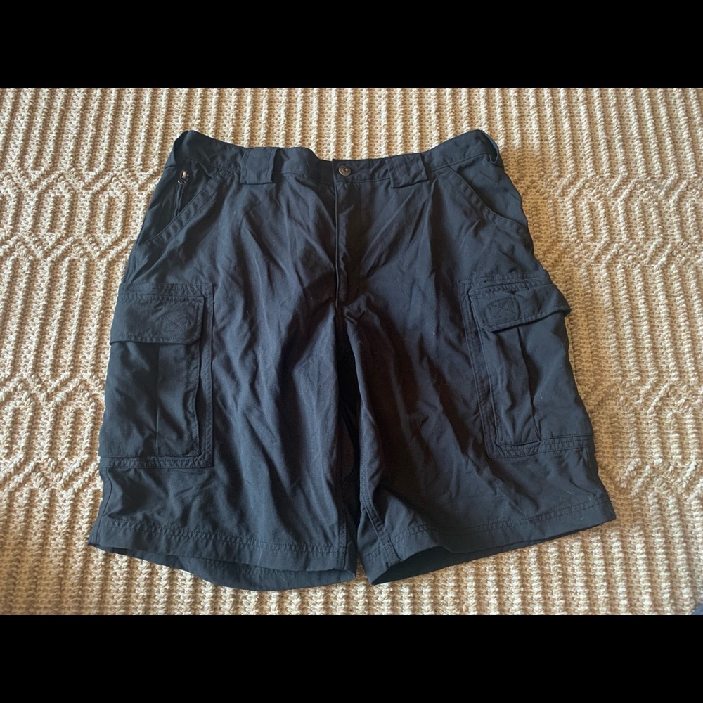 Duluth Trading Co. Cargo shorts. Size XL